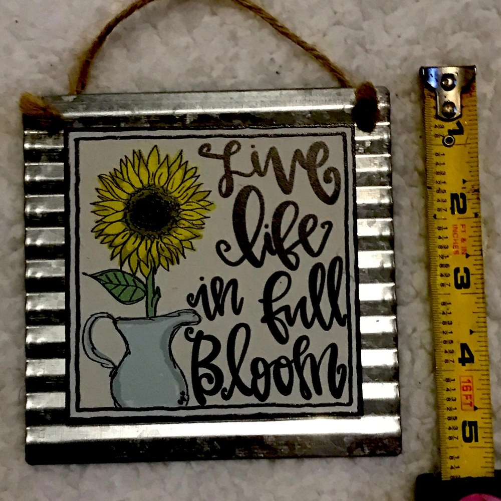 Spring sign “Live life in full bloom”